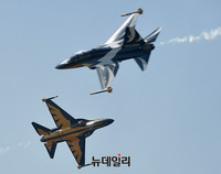 [포토] 블랙이글, 아찔한 비행