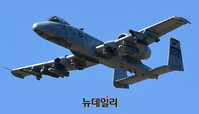 [포토] 시범비행하는 지상공격기, 탱크킬러 A-10 썬더볼트