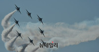 [포토] 창공 가르는 대한민국 공군 특수비행팀 블랙이글