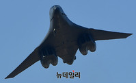[포토] 김정은이 두려워하는 B-1B, 서울공항서 저공비행