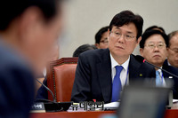 [포토] 의원들의 질문에 답하는 이관섭 한국수력원자력 사장