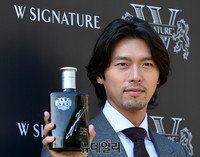 [포토] 현빈, 싸인도 품격있게