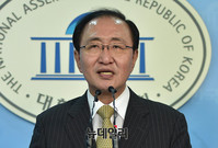 [포토] 세법 관련 기자회견 갖는 정의당 노회찬 원내대표