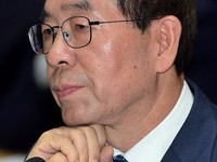 [포토] 질문 듣는 박원순 서울시장