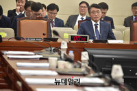 [포토] 텅빈 국감장 홀로 앉은 KBS 고대영 사장