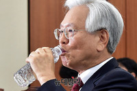 [포토] 목타는 방문진 고영주 이사장