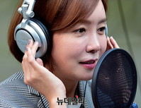 [포토] 영아 살리기 캠페인, 재능기부 하는 김정은