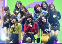 [포토] 베일벗은 트와이스 첫 정규앨범...타이틀곡은 라이키