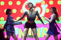 [포토] 직접 짠 안무로 무대 선 트와이스 모모