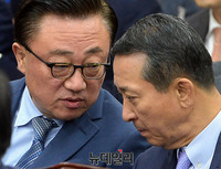 [포토] 대화 나누는 고동진-권영수