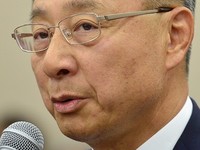 [포토] 질문에 답하는 황창규 KT 회장