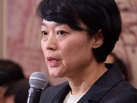 [포토] 질문에 답하는 한성숙 네이버 대표