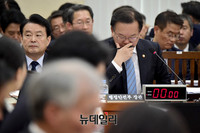 [포토] 생각에 잠긴 김부겸 장관