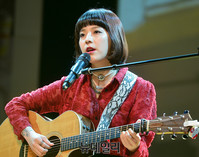 [포토] 감미로운 무대 선보이는 주니엘