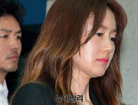 [포토] 故김주혁 발인, 슬픔 가득한 김지수