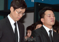 [포토] 故김주혁 발인, 침통한 유준상-김준호