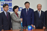 [포토] 새민중정당 대표단 만난 더불어민주당 추미애 대표