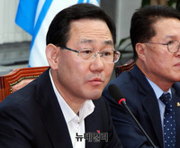 [포토] 바른정당 의원총회 주재하는 주호영