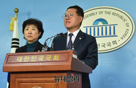 [포토] 바른정당 당대표후보 사퇴하는 정우천-박인숙 의원