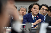 [포토] 질문에 답하는 임종석 대통령비서실장