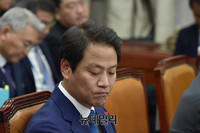 [포토] 국정감사 출석한 임종석 비서실장