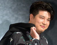 [포토] 슈퍼주니어 컴백, 신동 모델처럼