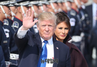 [포토] 손흔드는 도널드 트럼프 미국 대통령