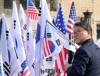 [포토] 광화문광장 돌아보는 조원진