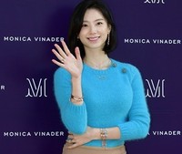 [포토] 강남역에 등장한 배우 박수진