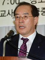 [포토] 환영사하는 하윤수 한국교총 회장