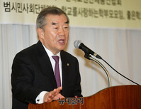 [포토] 축사하는 이기수 대한중재인협회장