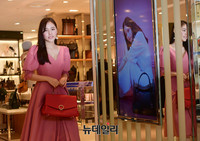 [포토] 백화점 등장한 민효린, 인형같은 미모