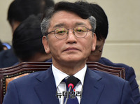 [포토] 감사 시작 기다리는 고대영 KBS 사장