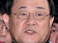 [포토] 검찰 출석하는 이병기 전 국정원장