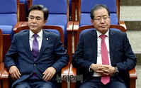 [포토] 냉랭한 홍준표 대표와 김태흠 최고위원