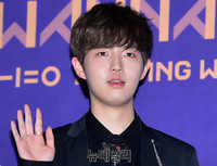 [포토] 워너원 김재환, 반가운 손인사