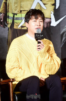 [포토] 자홍으로 스크린 복귀한 차태현