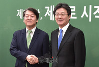 [포토] 악수 나누는 안철수-유승민