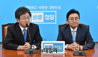 [포토] 바른정당 신임 유승민 대표 찾은 전병헌 정무수석