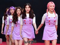 [포토] 모모랜드, 손잡고 다정히 입장