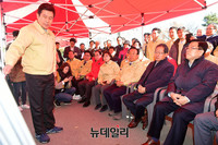 [포토] 지진피해 상황보고하는 이강덕 포항시장