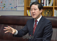 [포토] 원내대표 선거 관련 인터뷰 하는 자유한국당 유기준 의원