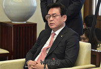 [포토] 발언하는 자유한국당 정우택 원내대표