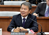 [포토] 의원들의 질문에 답하는 이진성 헌법재판소장 후보자