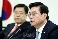 [포토] 발언하는 자유한국당 정우택 원내대표