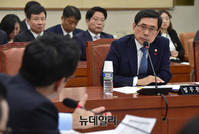 [포토] 법사위 출석한 박상기 법무부 장관
