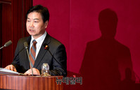 [포토] 인사말 하는 홍종학 중소벤처기업부 장관