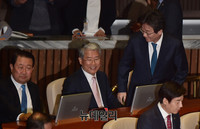 [포토] 인사 나누는 유승민-김동철-박주선