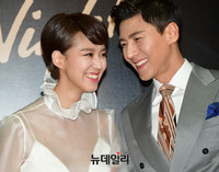 [포토] 송재희-지소연, 설문에서 '가장 만나고 싶은 신혼부부' 1위