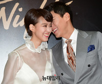 [포토] 귀속말도 행복한 송재희-지소연 부부